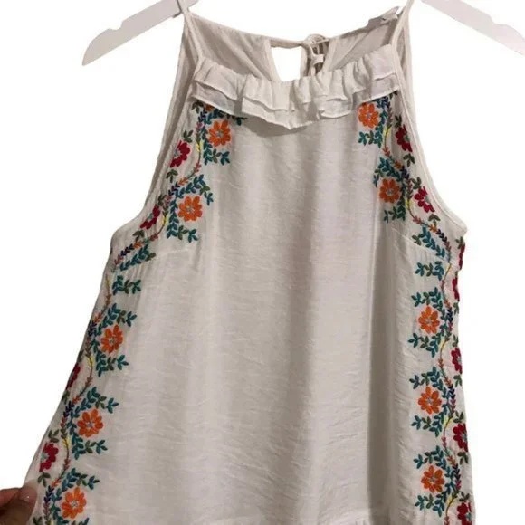 NEW THML White Embroidered Sleeveless Blouse Size S - Picture 3 of 7